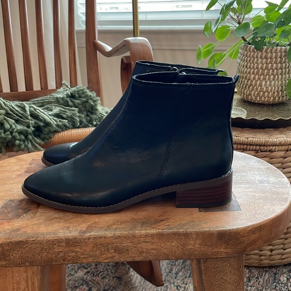 Lucky Brand black pointed toe low bootie women’s size 7 1/2 with brown h… - Picture 3 of 12